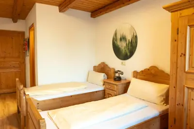 Ein Bett oder Betten in einem Zimmer der Unterkunft Grüner Baum
