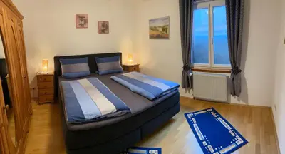 Ein Bett oder Betten in einem Zimmer der Unterkunft Ferienwohnung Südpfalzblick