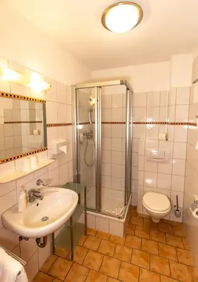 Ein Badezimmer in der Unterkunft Landhotel Kühler Grund