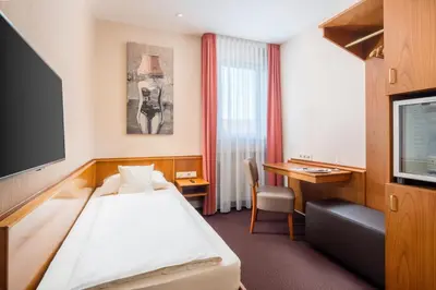 Ein Bett oder Betten in einem Zimmer der Unterkunft Hotel Straubs Schöne Aussicht