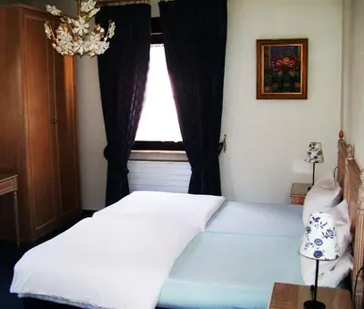 Ein Bett oder Betten in einem Zimmer der Unterkunft Wirtshaus zum Wilddieb