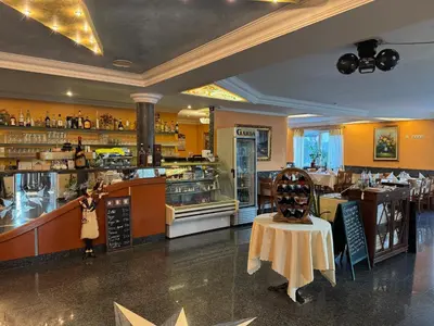 Ein Restaurant oder anderes Speiselokal in der Unterkunft Hotel & Restaurant Garda