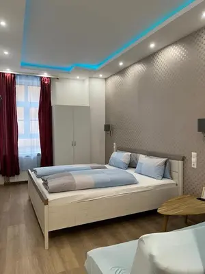 Ein Bett oder Betten in einem Zimmer der Unterkunft Trang Hotel Rastatt