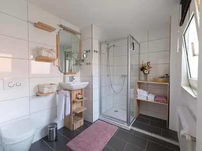 Ein Badezimmer in der Unterkunft Ferienwohnung Rebenmeer
