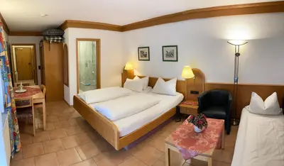 Ein Bett oder Betten in einem Zimmer der Unterkunft Hotel Adler mit Gasthaus