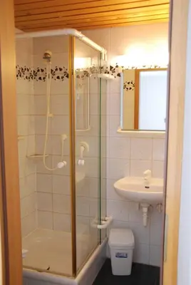 Ein Badezimmer in der Unterkunft Hotel-Restaurant Zum Goldenen Hahnen