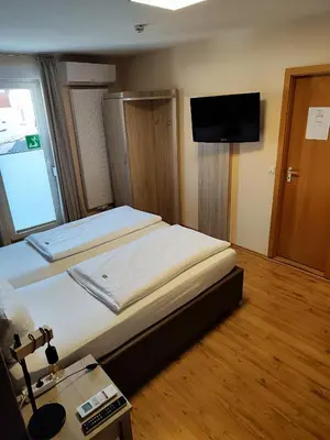 Ein Bett oder Betten in einem Zimmer der Unterkunft Hotel Altes Weinhaus