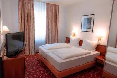 Ein Bett oder Betten in einem Zimmer der Unterkunft Hotel Brößler