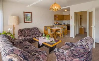 Ein Sitzbereich in der Unterkunft Hotel Schloessmann Garni
