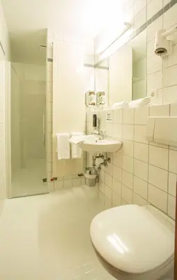 Ein Badezimmer in der Unterkunft Hotel an der Waldstraße