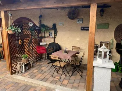 Ein Patio oder anderer Außenbereich in der Unterkunft Phönix aus der Asche
