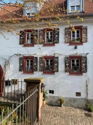 Das Gebäude in dem sich die Ferienwohnung befindet