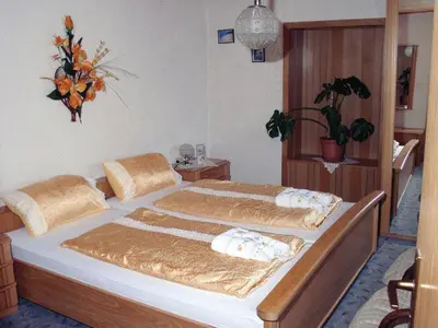 Ein Bett oder Betten in einem Zimmer der Unterkunft Hotel Drei Könige