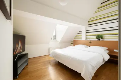 Ein Bett oder Betten in einem Zimmer der Unterkunft Hotel CampusZwei Komfortable Doppelzimmer & Apartments mit Küche Zentral in Ludwigsburg ideal für Business & Langzeitaufenthalte 24h Check in Kinder bis 14 Jahre übernachten kostenlos