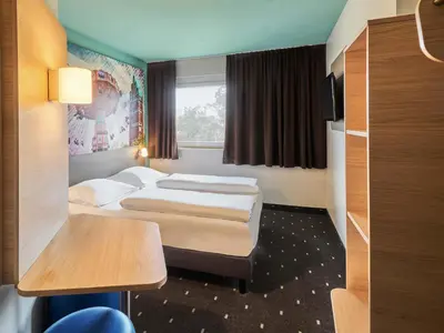 Ein Bett oder Betten in einem Zimmer der Unterkunft B&B Hotel Darmstadt