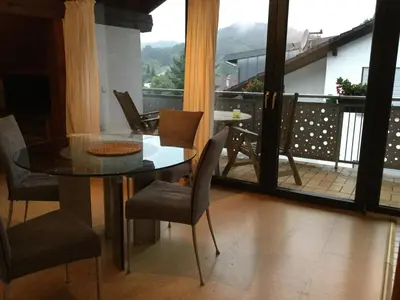 Ein allgemeiner Bergblick oder ein Berglick von der Ferienwohnung aus