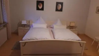 Ein Bett oder Betten in einem Zimmer der Unterkunft Ferienwohnung Neckarblick