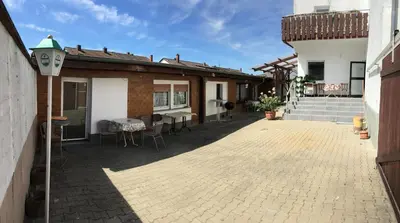 Das Gebäude in dem sich die Pension befindet