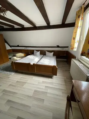 Ein Bett oder Betten in einem Zimmer der Unterkunft Landhotel Sickinger Hof