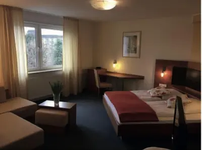 Ein Bett oder Betten in einem Zimmer der Unterkunft Hotel Kurpfalz