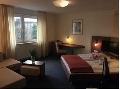 Ein Bett oder Betten in einem Zimmer der Unterkunft Hotel Kurpfalz