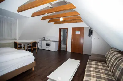 Ein Bett oder Betten in einem Zimmer der Unterkunft Hotel am Schillerplatz