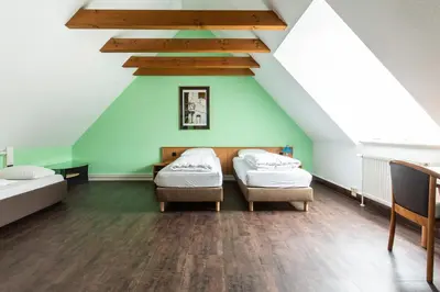 Ein Bett oder Betten in einem Zimmer der Unterkunft Hotel am Schillerplatz