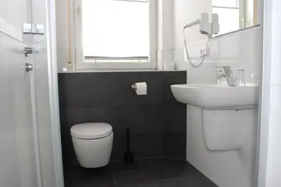 Ein Badezimmer in der Unterkunft looks-inn