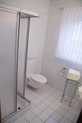 Ein Badezimmer in der Unterkunft Hotel Edel