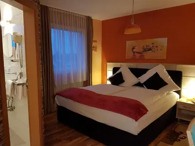 Ein Bett oder Betten in einem Zimmer der Unterkunft Legend Hotel