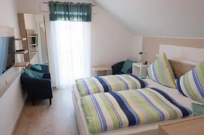 Ein Bett oder Betten in einem Zimmer der Unterkunft Winzerhof Schwerdt