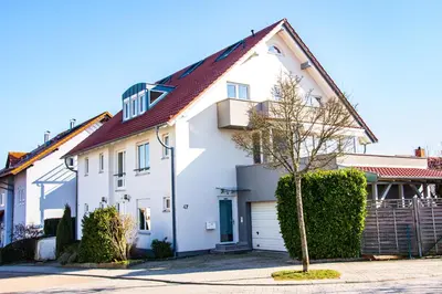 Das Gebäude in dem sich die Ferienwohnung befindet