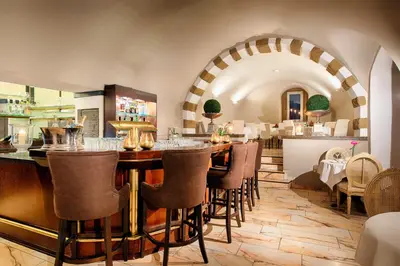 Ein Restaurant oder anderes Speiselokal in der Unterkunft Hotel Schloss Lehen