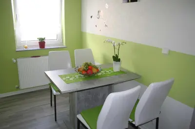 Ein Sitzbereich in der Unterkunft Ferienwohnung Spatzennest in Edesheim