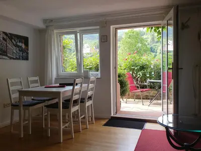Ein Garten an der Unterkunft Panorama-Blick Miltenberg, 3 Pers., zentr., am Main, Terrasse, Bootverleih, P