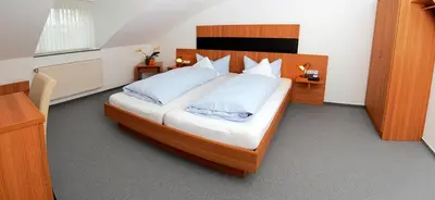 Ein Bett oder Betten in einem Zimmer der Unterkunft Landgasthaus Römerhof