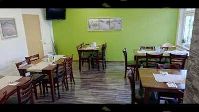 Ein Restaurant oder anderes Speiselokal in der Unterkunft Hotel Mörike