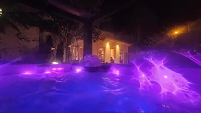 Der Swimmingpool an oder in der Nähe von Hotel Schützenhof mit Wellness