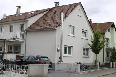 Das Gebäude in dem sich die Ferienwohnung befindet
