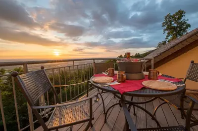 Ein Balkon oder eine Terrasse in der Unterkunft Schloss Auerbach Große Ferienwohnung