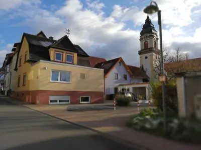 Das Gebäude in dem sich die Ferienwohnung befindet