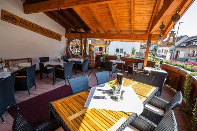 Ein Restaurant oder anderes Speiselokal in der Unterkunft Hotel-Hauensteiner-Hof