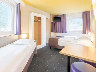 Ein Bett oder Betten in einem Zimmer der Unterkunft B&B Hotel Heilbronn