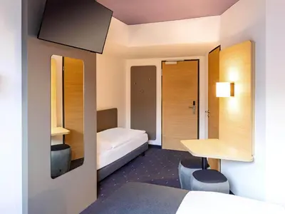 Ein Bett oder Betten in einem Zimmer der Unterkunft B&B Hotel Heilbronn