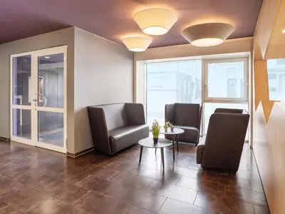 Ein Sitzbereich in der Unterkunft B&B Hotel Heilbronn