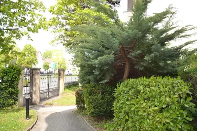 Ein Garten an der Unterkunft Alissa
