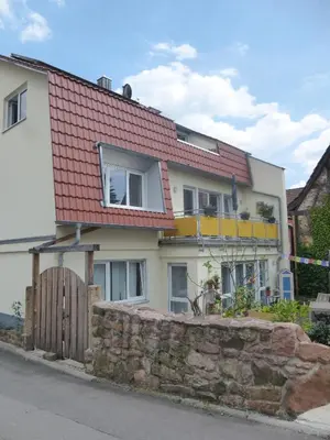 Das Gebäude in dem sich die Ferienwohnung befindet