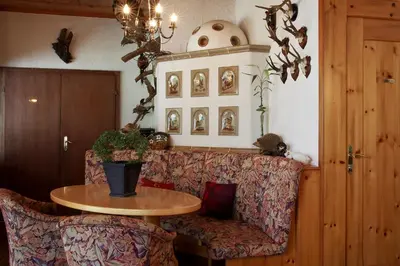 Ein Sitzbereich in der Unterkunft Gasthof & Landhotel Ohrnbachtal