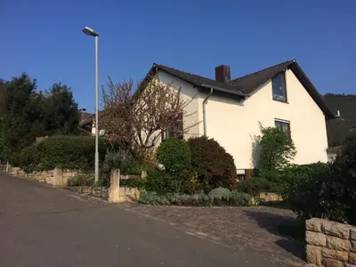 Das Gebäude in dem sich das Privatzimmer befindet