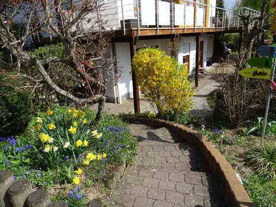 Ein Garten an der Unterkunft Apartwohnen